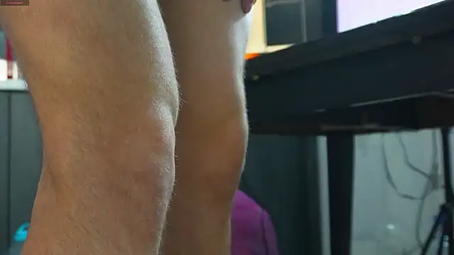 Snapshot of danielkraigforu chatting on December 16, 12:59 am danielkraigforu online show from December 16, 12:59 am