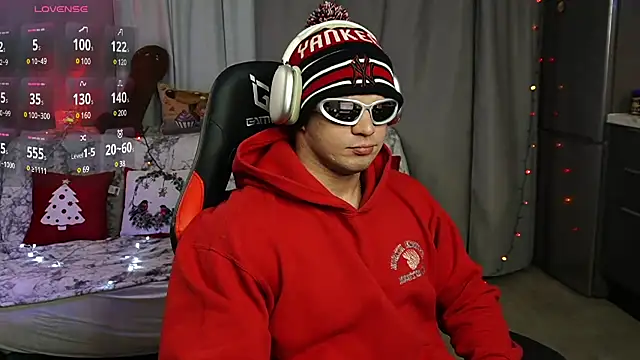 Snapshot of danielkraigforu chatting on January 4, 11:17 pm danielkraigforu online show from January 4, 11:17 pm