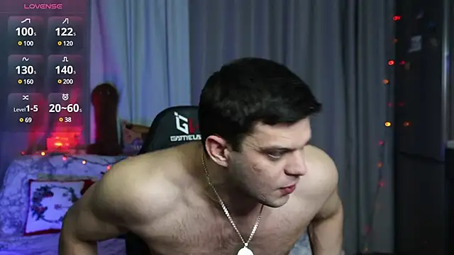 Snapshot of danielkraigforu chatting on January 15, 4:11 pm danielkraigforu online show from January 15, 4:11 pm