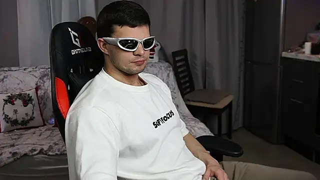 Snapshot of danielkraigforu chatting on January 28, 7:21 pm danielkraigforu online show from January 28, 7:21 pm