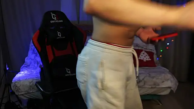 Snapshot of danielkraigforu chatting on February 11, 8:26 am danielkraigforu online show from February 11, 8:26 am