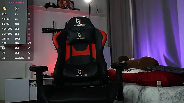 Snapshot of danielkraigforu chatting on March 13, 1:29 pm danielkraigforu online show from March 13, 1:29 pm