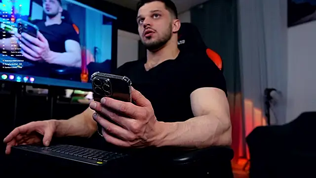 Snapshot of danielkraigforu chatting on February 22, 11:58 pm danielkraigforu online show from February 22, 11:58 pm