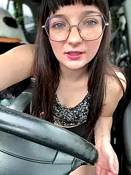 Snapshot of urpuppymoon chatting on January 8, 7:49 pm urpuppymoon online show from January 8, 7:49 pm