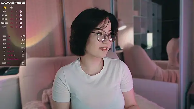 Snapshot of LissaLarsson_ chatting on December 4, 5:11 pm LissaLarsson online show from December 4, 5:11 pm