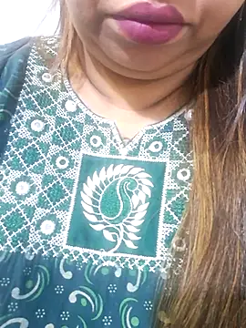 Snapshot of Ravina_patil1 chatting on November 17, 2:45 pm Ravina patil1 online show from November 17, 2:45 pm