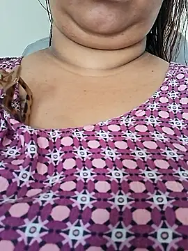 Snapshot of Ravina_patil1 chatting on May 7, 5:35 am Ravina patil1 online show from May 7, 5:35 am