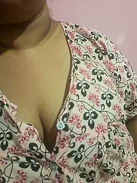 Snapshot of Ravina_patil1 chatting on May 11, 2:45 pm Ravina patil1 online show from May 11, 2:45 pm