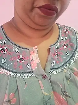 Snapshot of Ravina_patil1 chatting on May 16, 10:36 am Ravina patil1 online show from May 16, 10:36 am