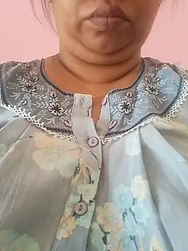 Snapshot of Ravina_patil1 chatting on May 18, 5:35 am Ravina patil1 online show from May 18, 5:35 am