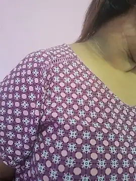 Snapshot of Ravina_patil1 chatting on May 21, 5:47 am Ravina patil1 online show from May 21, 5:47 am