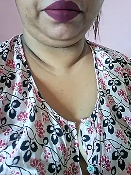 Snapshot of Ravina_patil1 chatting on May 24, 4:50 am Ravina patil1 online show from May 24, 4:50 am