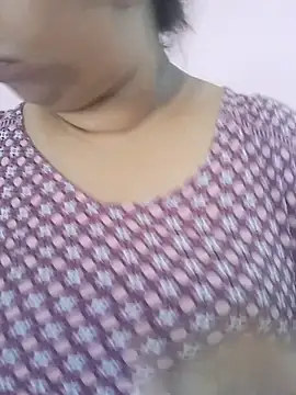 Snapshot of Ravina_patil1 chatting on May 25, 5:35 am Ravina patil1 online show from May 25, 5:35 am