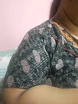 Snapshot of Ravina_patil1 chatting on May 26, 2:13 pm Ravina patil1 online show from May 26, 2:13 pm