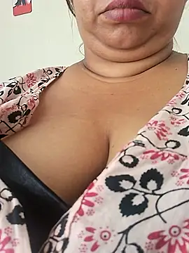 Snapshot of Ravina_patil1 chatting on May 31, 5:26 am Ravina patil1 online show from May 31, 5:26 am