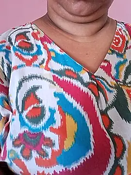 Snapshot of Ravina_patil1 chatting on June 15, 7:10 am Ravina patil1 online show from June 15, 7:10 am