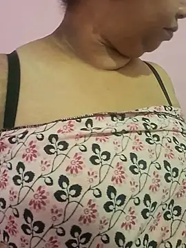 Snapshot of Ravina_patil1 chatting on June 20, 8:28 am Ravina patil1 online show from June 20, 8:28 am