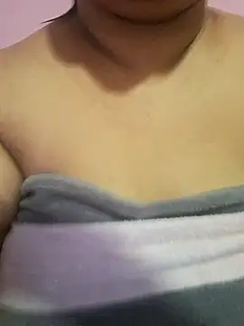 Snapshot of Ravina_patil1 chatting on June 24, 4:00 am Ravina patil1 online show from June 24, 4:00 am