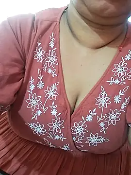Snapshot of Ravina_patil1 chatting on June 25, 5:56 am Ravina patil1 online show from June 25, 5:56 am