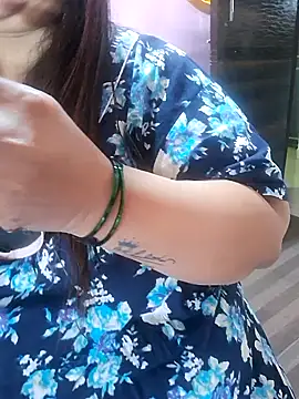 Snapshot of Ravina_patil1 chatting on July 4, 6:08 am Ravina patil1 online show from July 4, 6:08 am