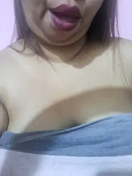 Snapshot of Ravina_patil1 chatting on July 19, 3:43 am Ravina patil1 online show from July 19, 3:43 am