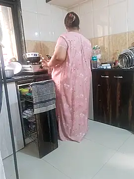 Snapshot of Ravina_patil1 chatting on August 1, 5:18 am Ravina patil1 online show from August 1, 5:18 am