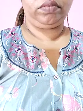 Snapshot of Ravina_patil1 chatting on August 3, 9:15 am Ravina patil1 online show from August 3, 9:15 am