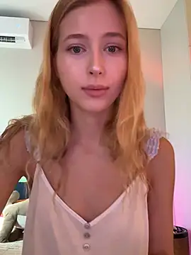 Snapshot of LunaRase chatting on August 5, 5:32 am LunaRase online show from August 5, 5:32 am