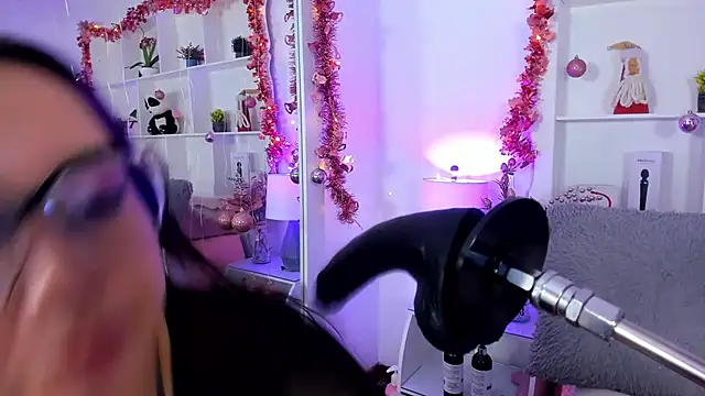 Snapshot of SophyRuiz_ chatting on December 4, 7:56 pm SophyRuiz online show from December 4, 7:56 pm