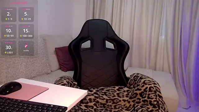 Snapshot of EmillyGreen1 chatting on March 20, 1:49 pm EmillyGreen1 online show from March 20, 1:49 pm