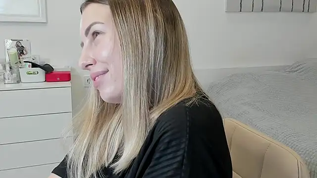 Mia shy1 online show from January 4, 9:54 am