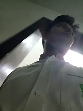 Snapshot of daddylove87 chatting on March 24, 10:15 pm daddylove87 online show from March 24, 10:15 pm