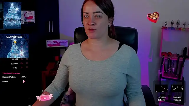 Snapshot of sara_goodgirl13 chatting on December 10, 4:49 pm sara goodgirl13 online show from December 10, 4:49 pm