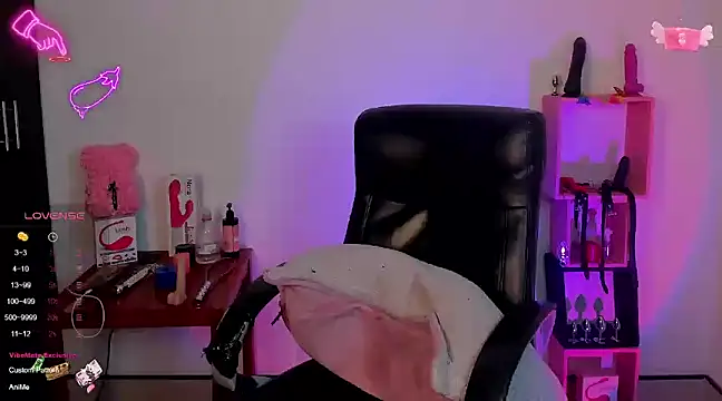 Snapshot of sara_goodgirl13 chatting on February 2, 1:45 am sara goodgirl13 online show from February 2, 1:45 am