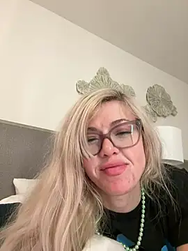 Snapshot of propertyofdaddy chatting on March 17, 4:19 am propertyofdaddy online show from March 17, 4:19 am