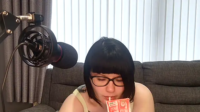 Snapshot of SquirtingIrishShannon chatting on February 3, 3:49 pm SquirtingIrishShannon online show from February 3, 3:49 pm