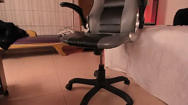 Snapshot of Moony_14 chatting on December 2, 2:12 pm Moony 14 online show from December 2, 2:12 pm