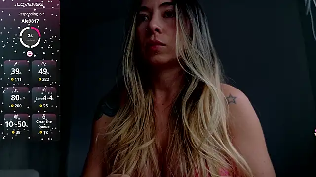 Snapshot of _arianalzate_ chatting on June 11, 10:41 pm arianalzate online show from June 11, 10:41 pm