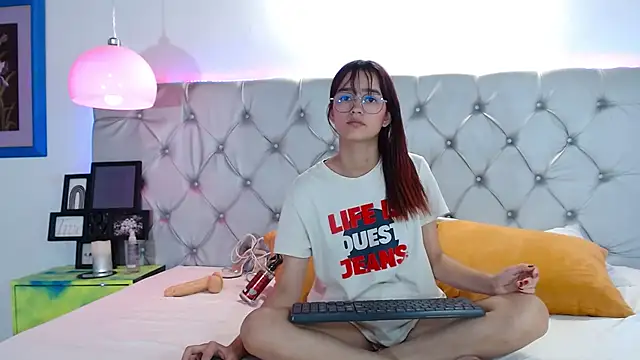 Snapshot of MelodyMansson chatting on January 6, 5:27 pm MelodyMansson online show from January 6, 5:27 pm