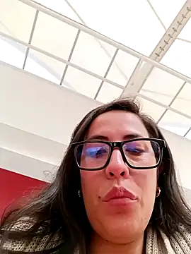 Snapshot of Lena-32 chatting on December 12, 6:31 pm Lena-32 online show from December 12, 6:31 pm