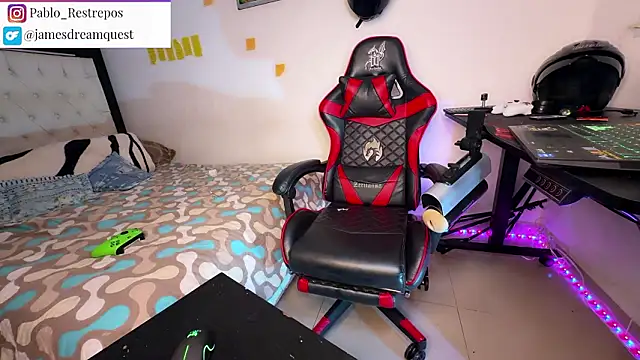 Snapshot of james_dreams_ chatting on March 10, 3:11 am james dreams online show from March 10, 3:11 am