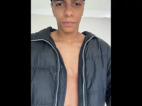 Snapshot of james_dreams_ chatting on April 3, 6:39 pm james dreams online show from April 3, 6:39 pm