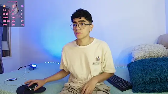 Snapshot of _nickconnor01 chatting on December 14, 10:03 pm nickconnor01 online show from December 14, 10:03 pm