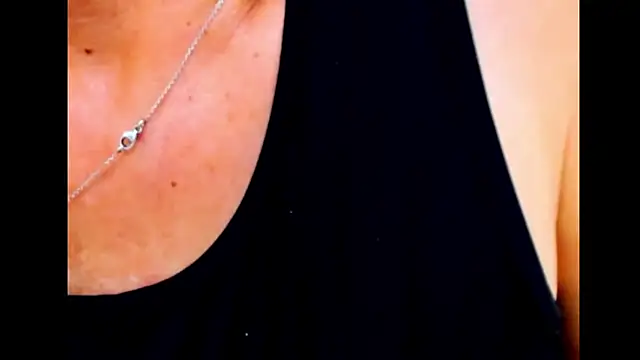 Snapshot of HorniestMilf chatting on February 9, 3:11 am HorniestMilf online show from February 9, 3:11 am