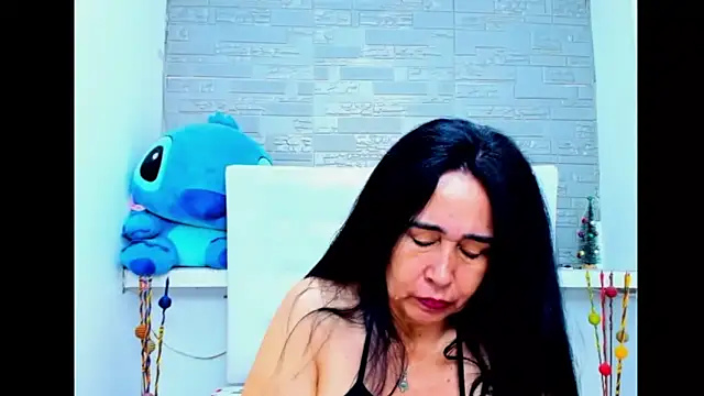 Snapshot of HorniestMilf chatting on February 22, 3:12 am HorniestMilf online show from February 22, 3:12 am