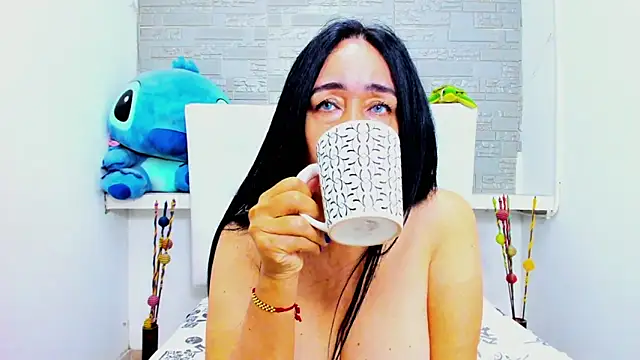 Snapshot of HorniestMilf chatting on September 13, 5:35 pm HorniestMilf online show from September 13, 5:35 pm