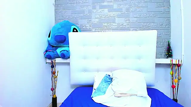 Snapshot of HorniestMilf chatting on November 24, 9:03 pm HorniestMilf online show from November 24, 9:03 pm