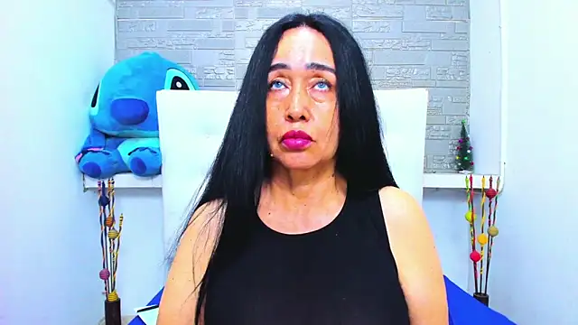 Snapshot of HorniestMilf chatting on November 26, 8:32 pm HorniestMilf online show from November 26, 8:32 pm