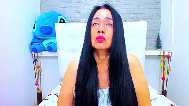 Snapshot of HorniestMilf chatting on December 15, 8:46 pm HorniestMilf online show from December 15, 8:46 pm