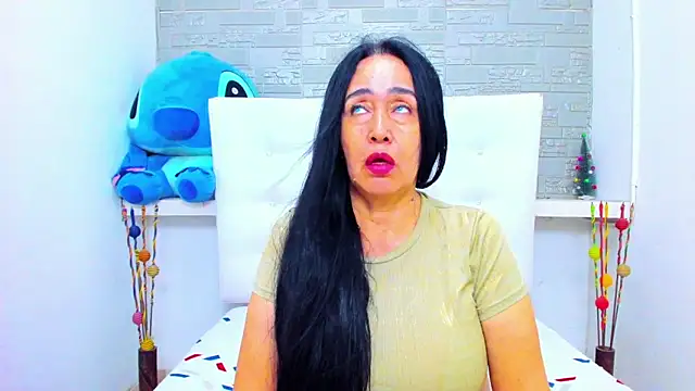 Snapshot of HorniestMilf chatting on December 19, 12:06 am HorniestMilf online show from December 19, 12:06 am